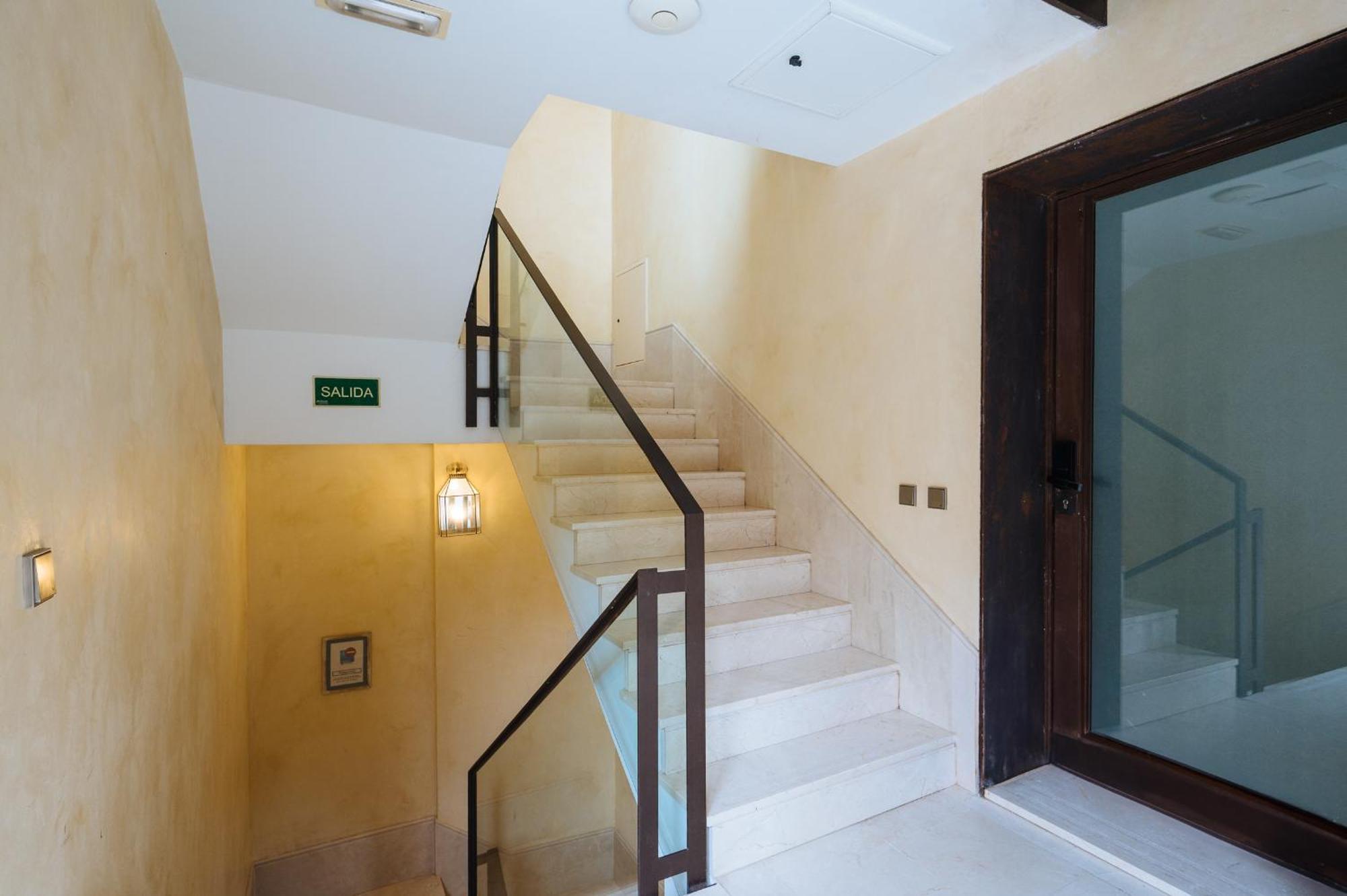 Apartamentos La Vistosona Севилья Экстерьер фото