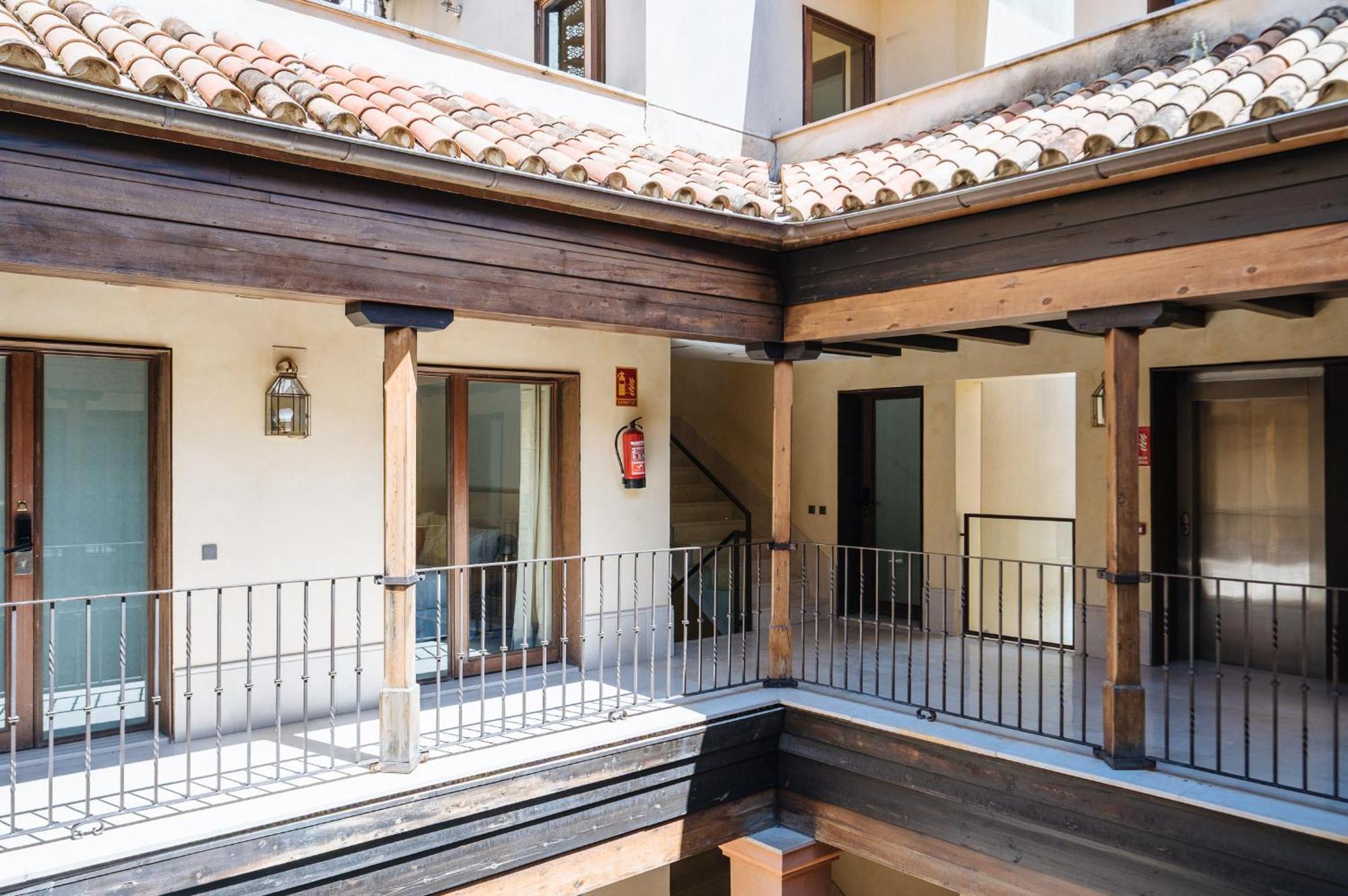 Apartamentos La Vistosona Севилья Экстерьер фото